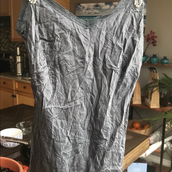 Silk Top with beaded rhinestones. - Picture 6 of 6